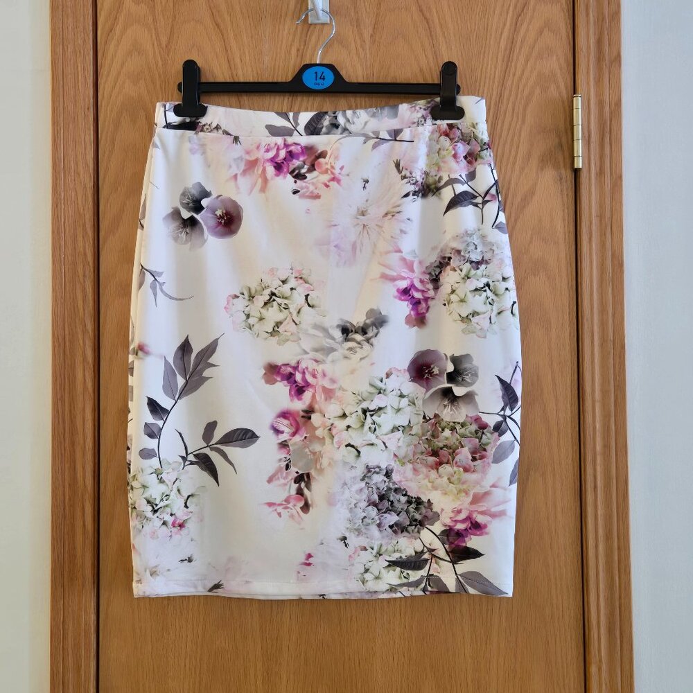 TU White floral skirt, size 18 uk